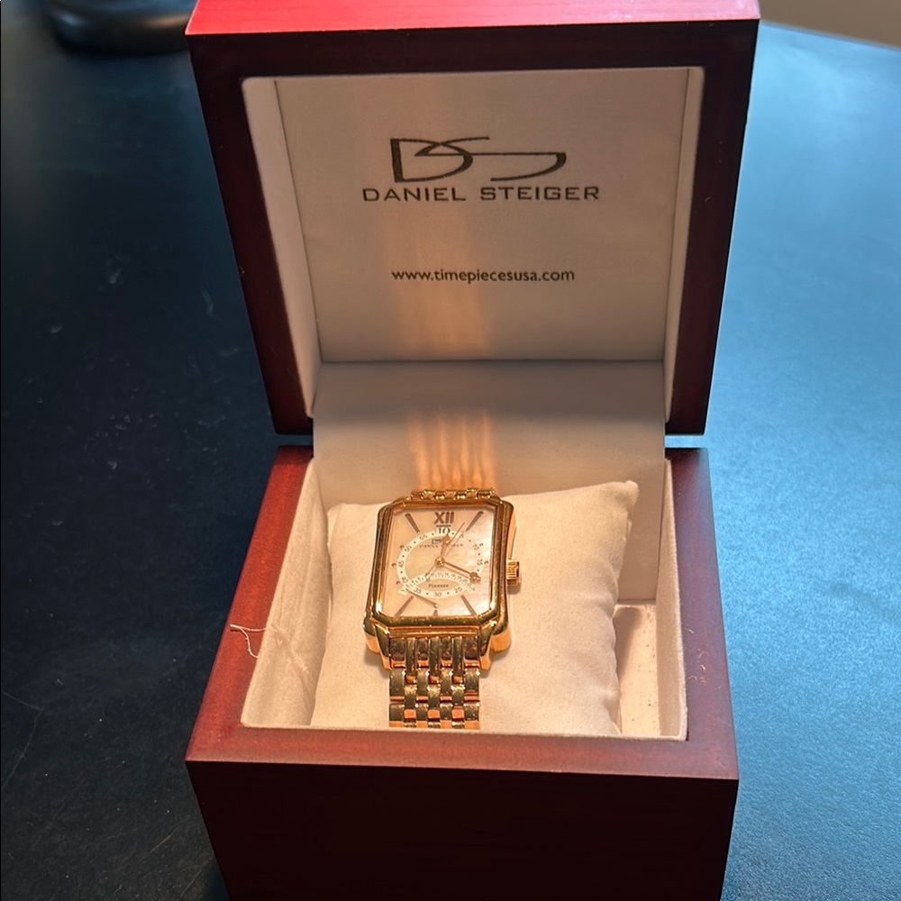 Daniel Steiger Men’s Gold Watch